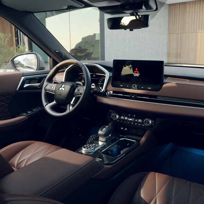 3-OUTLANDER-INTERIOR